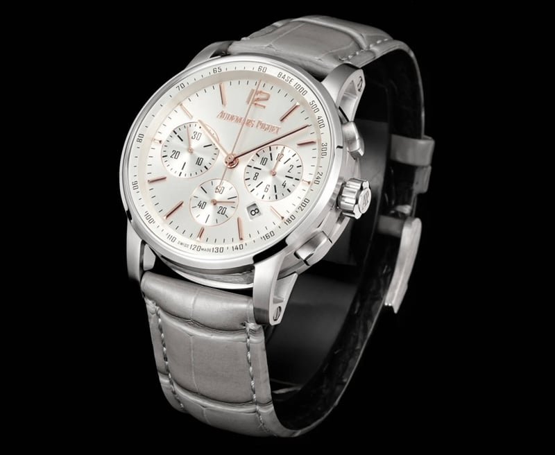 Top CollectWatches Compared: An Omni-Directional Review of Production Process, Materials, and Appearance
