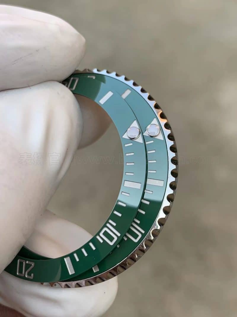 Rolex Green Water Ghost Bezel Discoloration: Clean Factory Protective Film and Gentle Cleaning Solutions