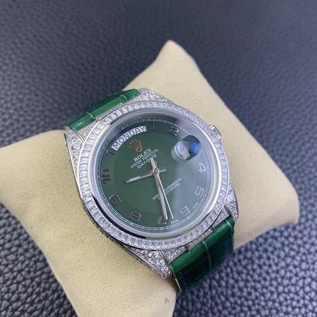 Authentic Timepieces vs. Façade Watches: Understanding True Luxury Beyond the Circle