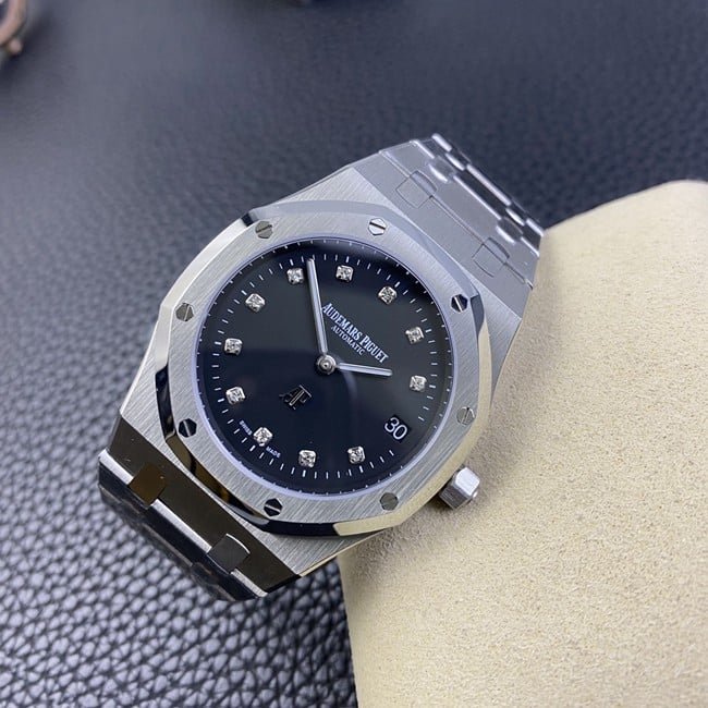 What should I pay attention to when I buy a fine imitation watch online?