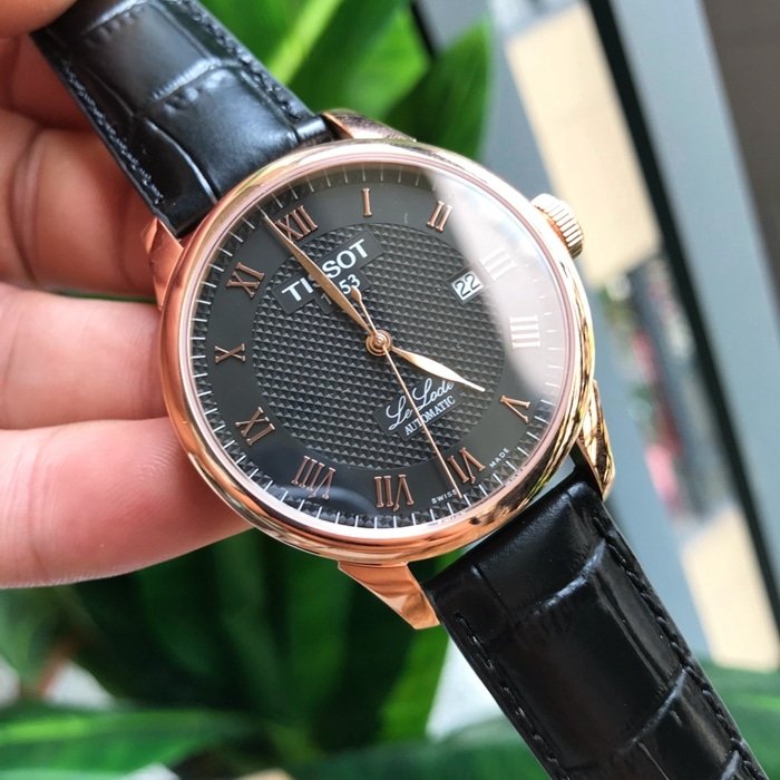 Tissot CollectWatches: Recreating the Le Locle Checkered Dial and Duluer Roman Numerals