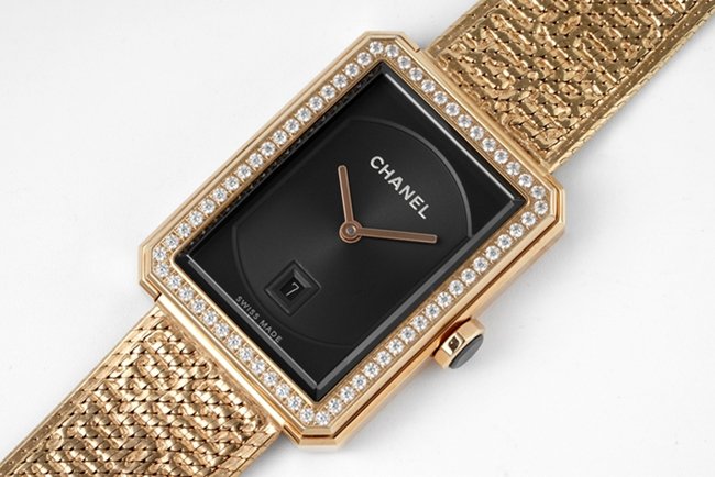 Spotting Genuine vs Fake Chanel Watches: J12 Ceramic Texture and PREMIÈRE Chain Strap Clues