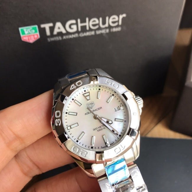 What Does a Watch CollectMean? Exploring In-Depth Restoration and Visual Similarity