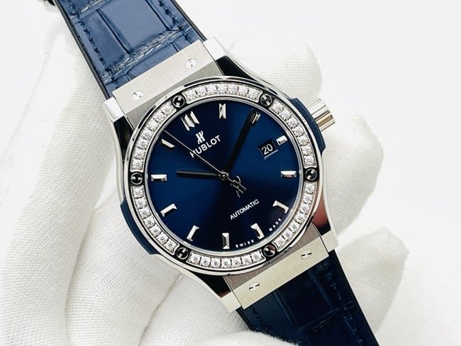 ZF CollectWatches: In-Depth Restoration and Meticulous Polishing Craftsmanship