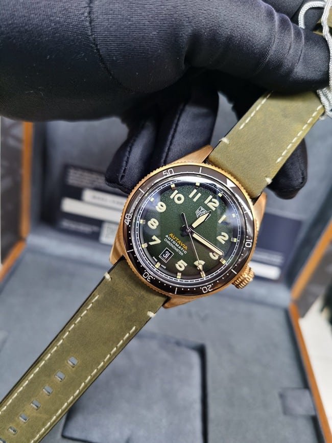 How Do CollectWatches Compare with high-quality Watches in Visual and Operational Experience?