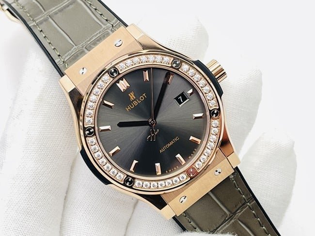 Why Swiss Watches Represent Precision, Craftsmanship Heritage, and Mechanical Innovation