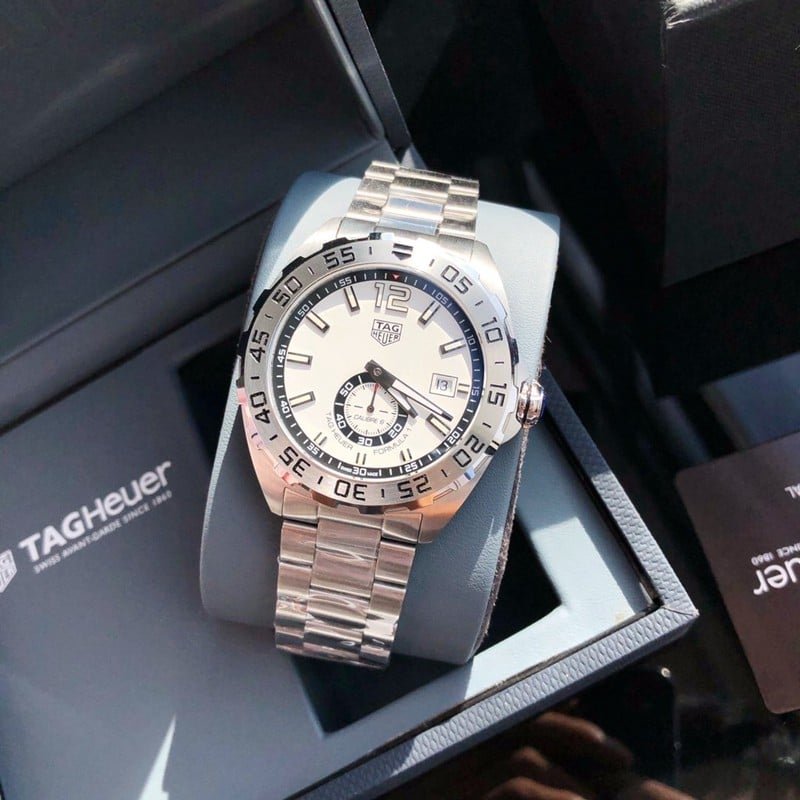 Official CollectWatches Websites: A Watch Detective's Guide to Avoiding Collectwatches When Shopping Online