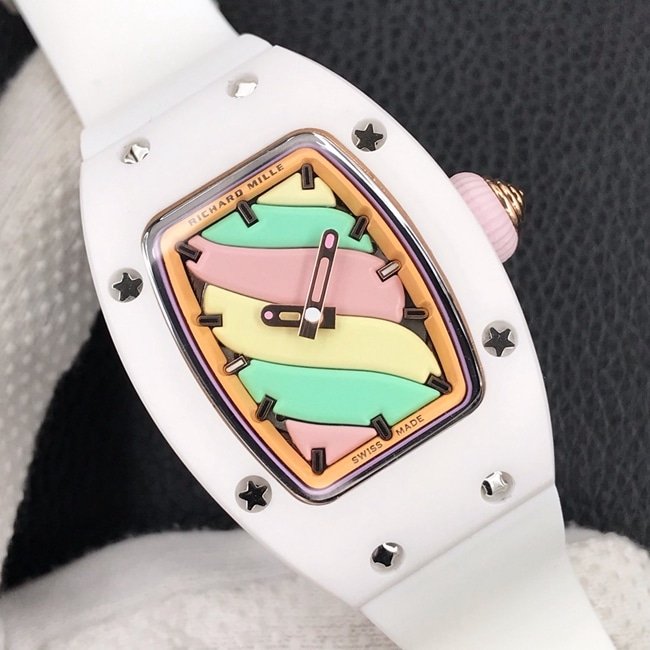 Choosing Your First Watch at 30: A Mature Man's Guide with a Budget of 10,000~30,000 Dollars