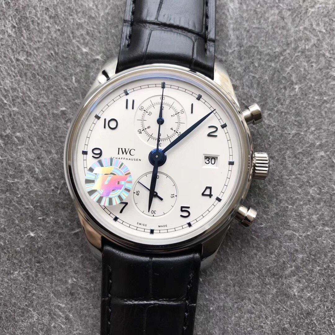 IWC IWC Leather Strap: What Does a Famous Men’s Watch Collectwith a Glittering Gold Case Cost?