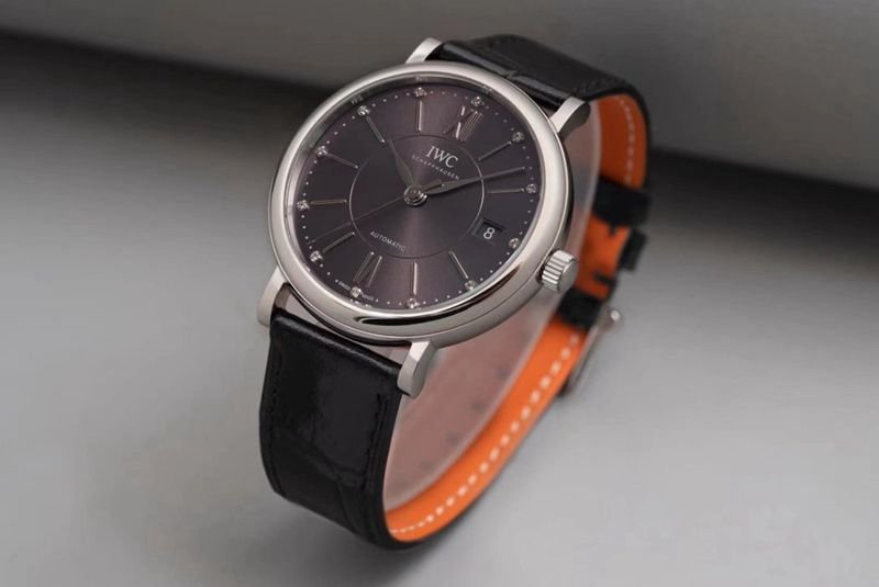 Famous Watches Universal Tourbillon CollectPrice and Pictures in Simple, Grand Styles