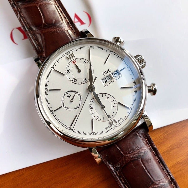 Discounted Universal Watches with Inlaid Arabic Numerals and Gold Details