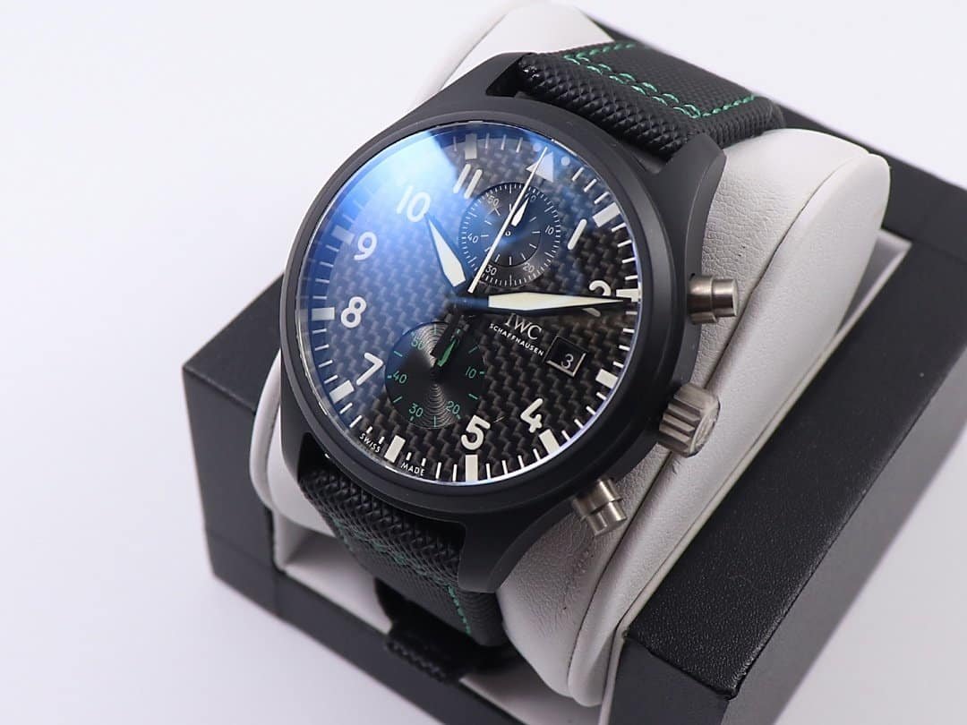 Checking the Model Number of a Fine Original Factory Universal Engineer Watch: IW378403 Bezel Screw Holes Explained