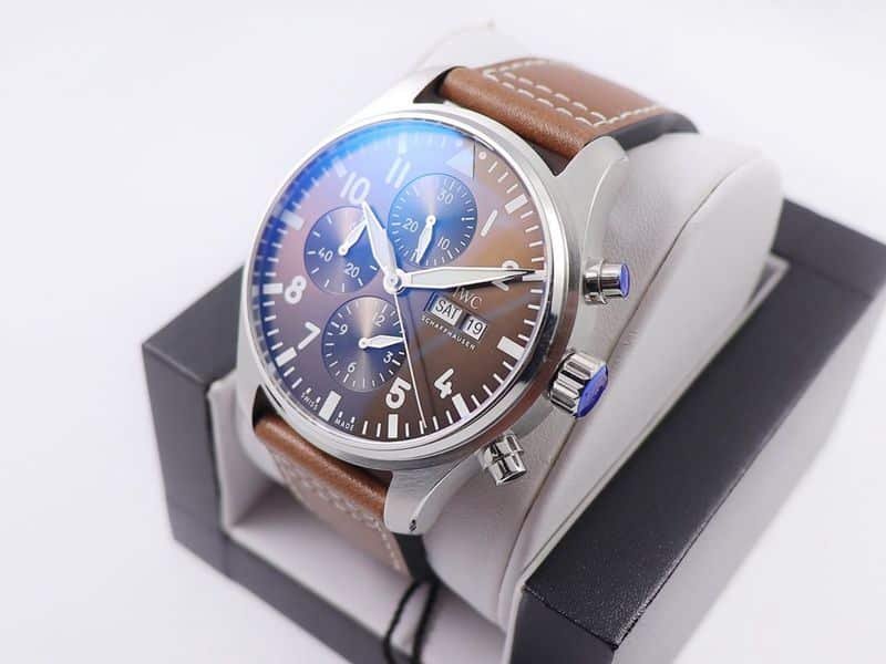 High CollectWatches Universal 1868 Watch Pictures in Gold – Spring Festival Style