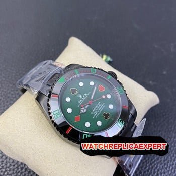 How many models are there in the Rolex Submariner series? How much does a Rolex gold watch cost?