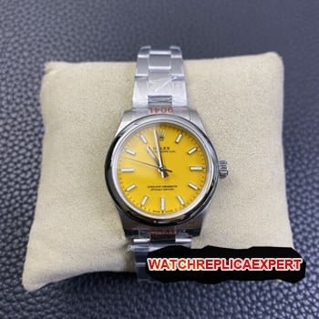 Swiss Watch Logo Pattern Texture & Price Point: How Many Grams of Gold Are in a Rolex Rolex Gold Watch?