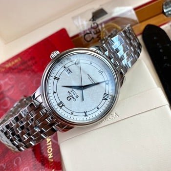 Adjusting the Time on Omega Speedmaster Series Men's Watches, Plus Recommended Styles Among Omega's Best-Selling Men's Watches