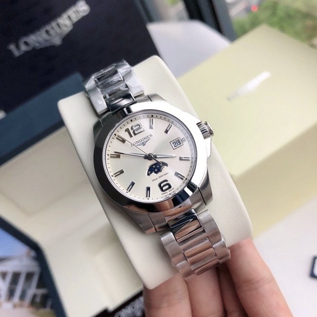 Elegant Swiss Longines Conquest Ladies Moonphase CollectWatch with Graceful Design