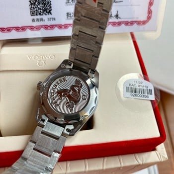 Authenticity Guide for Omega Watches: Quality and Price of the Blue Seamaster 300 Bracelet