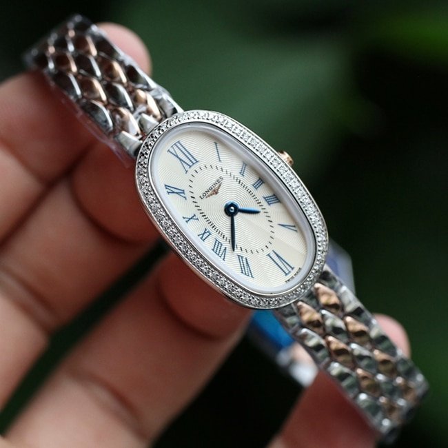Elegant Longines Round Dance Series Women's Quartz Timepieces with Timeless Grace