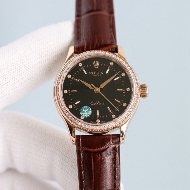 Elegant CollectRolex Cellini women's timepiece with crocodile leather strap and rose gold case