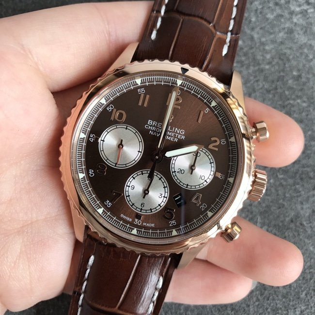 Breitling Pilot 8 Series Belt Watch: Wide Diameter Design with Magnetic Resistance and Shock Protection Quality
