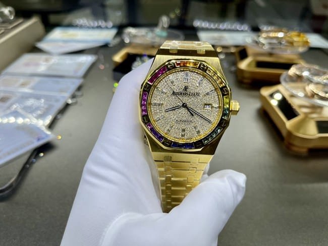 Audemars Piguet's Hand-Polished Artistry: Why These Timepieces Command Premium Prices