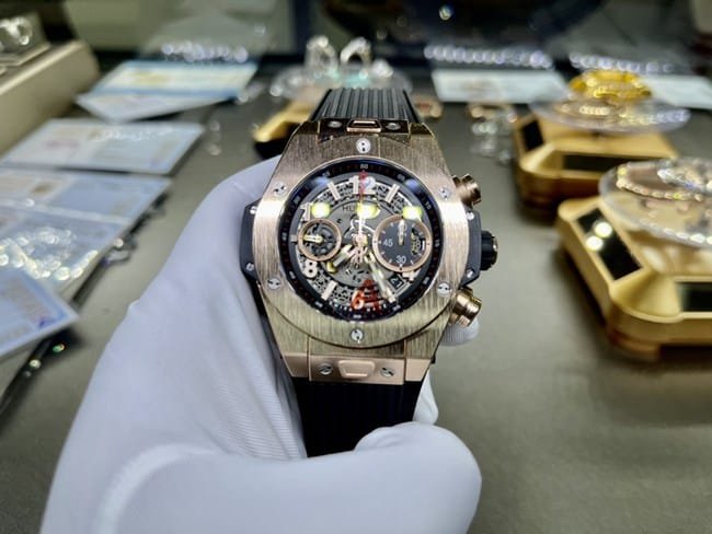 Automatic vs Manual Mechanical Watches: Understanding the Power Source Difference