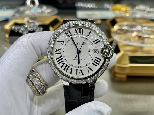 Choosing Cartier, IWC, or Omega Under 50,000 for Personal Temperament and Mature Style