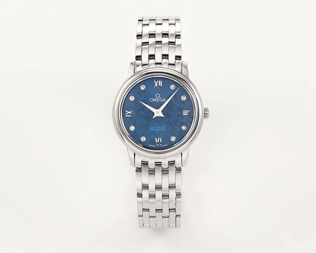Does the Glossy Omega Butterfly Watch Band Scratch Easily?