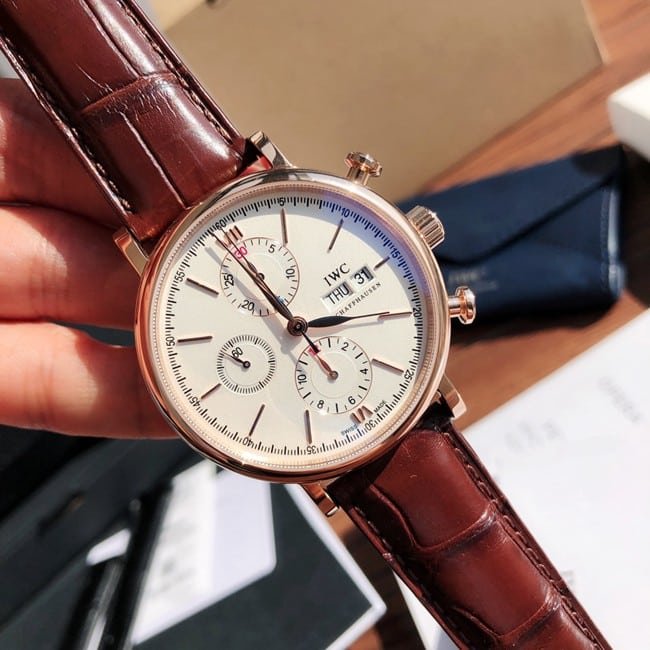 Does the ZF ZF Portugieser 7 Qualify as a Top-Quality CollectWatch with Light Blue Anti-Glare Coating?