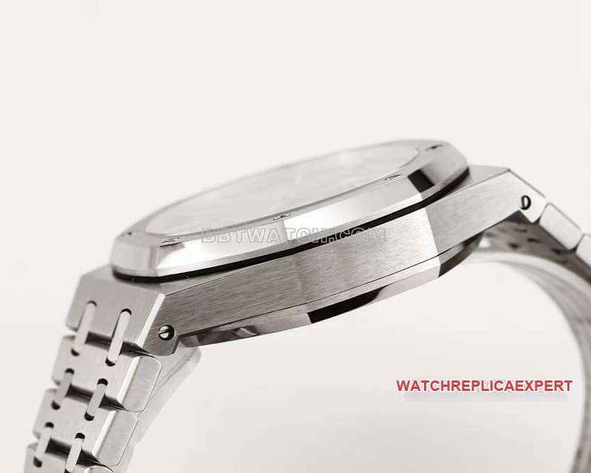 Audemars PiguetRoyal Oaktop-tier replica blue plaid plate tourbillon26530PTside live photo