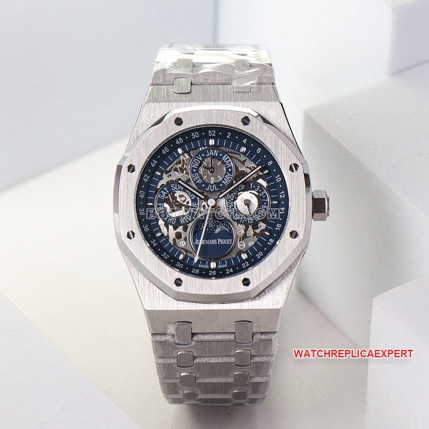 Audemars PiguetRoyal Oaksuper clone hollow plate steel bracelet front live photo