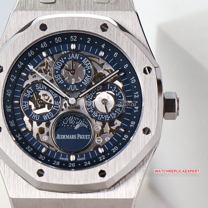 Audemars PiguetRoyal Oaksuper clone hollow plate steel bracelet front live photo