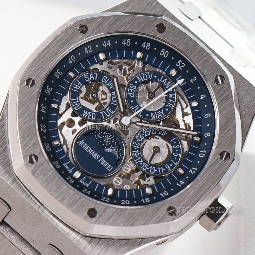 Audemars PiguetRoyal Oaksuper clone hollow plate steel bracelet front live photo