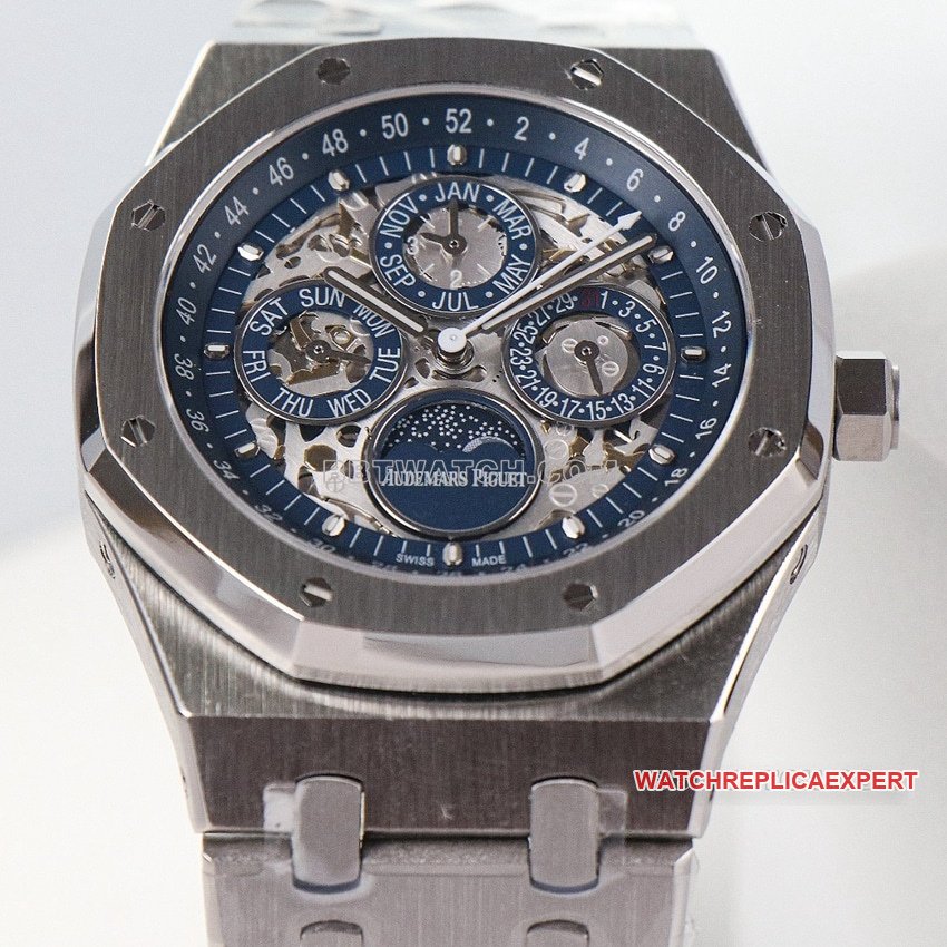 Audemars PiguetRoyal Oaksuper clone hollow plate steel bracelet front live photo