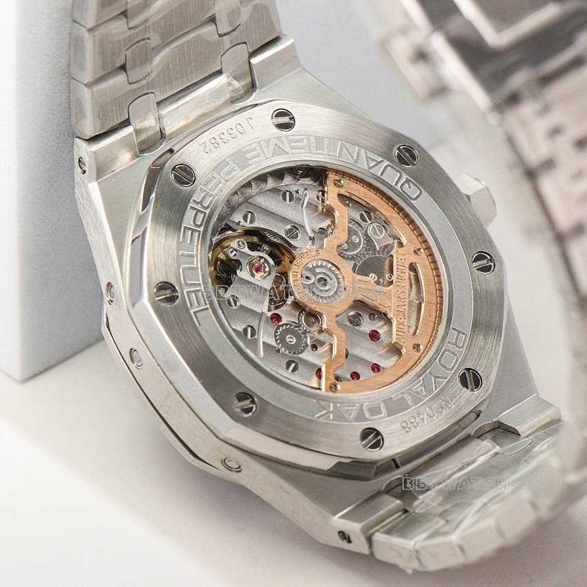 Audemars PiguetRoyal Oaksuper clone hollow disc steel bracelet caseback live photo