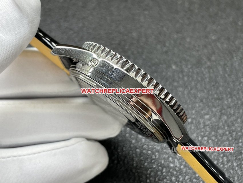 BLS factory Breitling aviation chronographtop-tier 1:1high-quality replicasilver dial perpetual calendar leather strap model side live photo