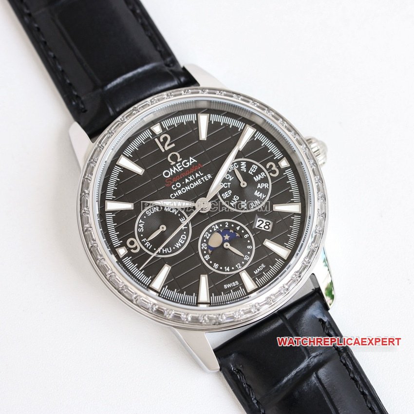OmegaSeamastertop-tier 1:1high-quality replica white black dialleather strap model 210.30.42.20.01.021front live photo