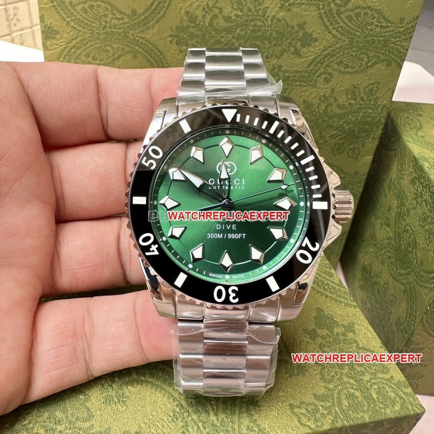 Relógio mecânico Gucci YA136363 Dive Series com mostrador verde, 200 m à prova d'água, caixa e pulseira de aço inoxidável 316 — detailed review and buying guide | Watch Replica Expert