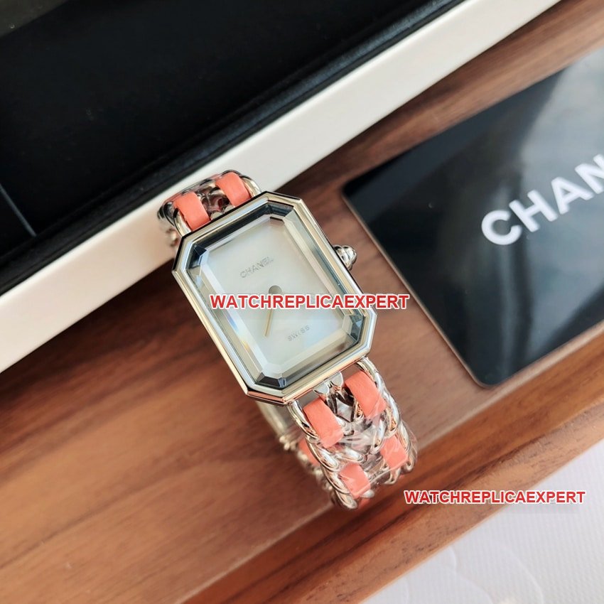 Chanel1:1super clone white mother-of-pearl dial pink leather chain braceletfront live photo