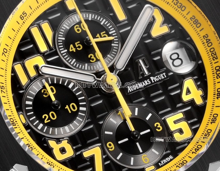 TW factory Audemars PiguetRoyal Oak offshore top-tier 1:1super cloneblack dial yellow inner bezel26176front live photo
