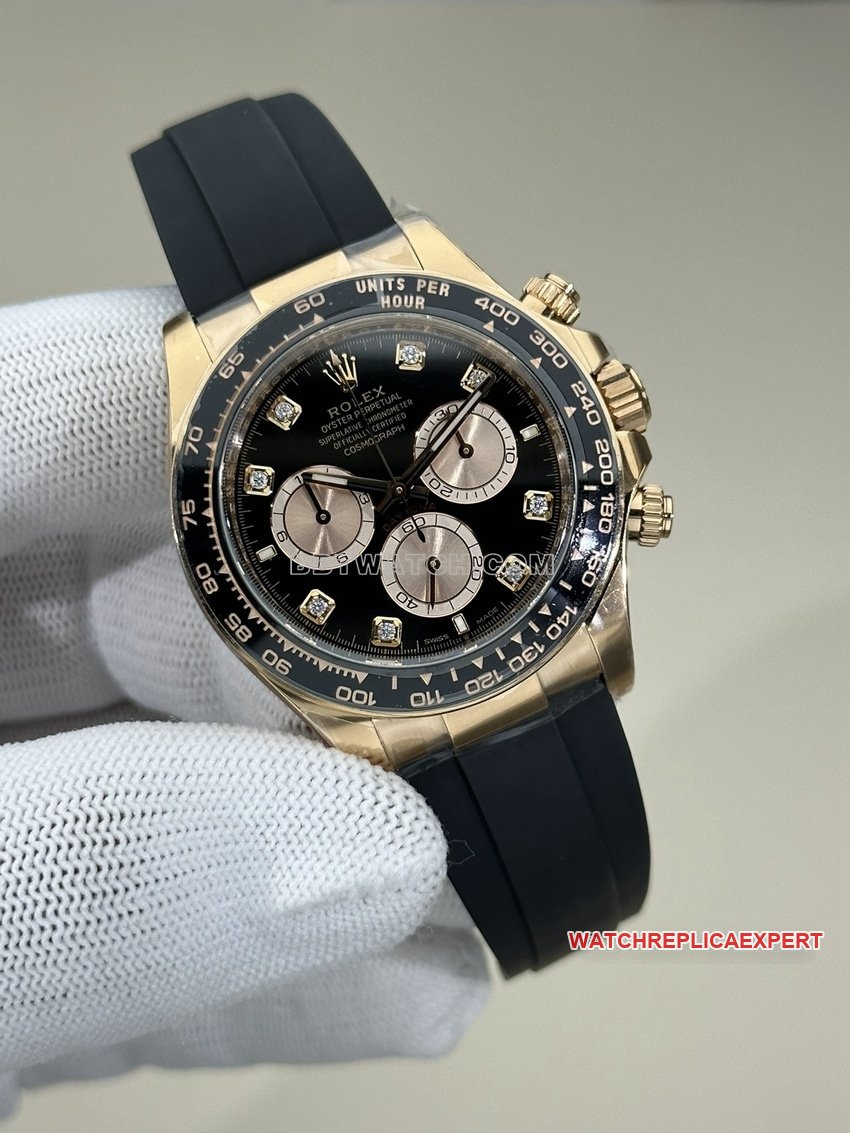 Clean FactoryRolexDaytonasuper cloneblack dialrose gold rubber model 126515front live photo