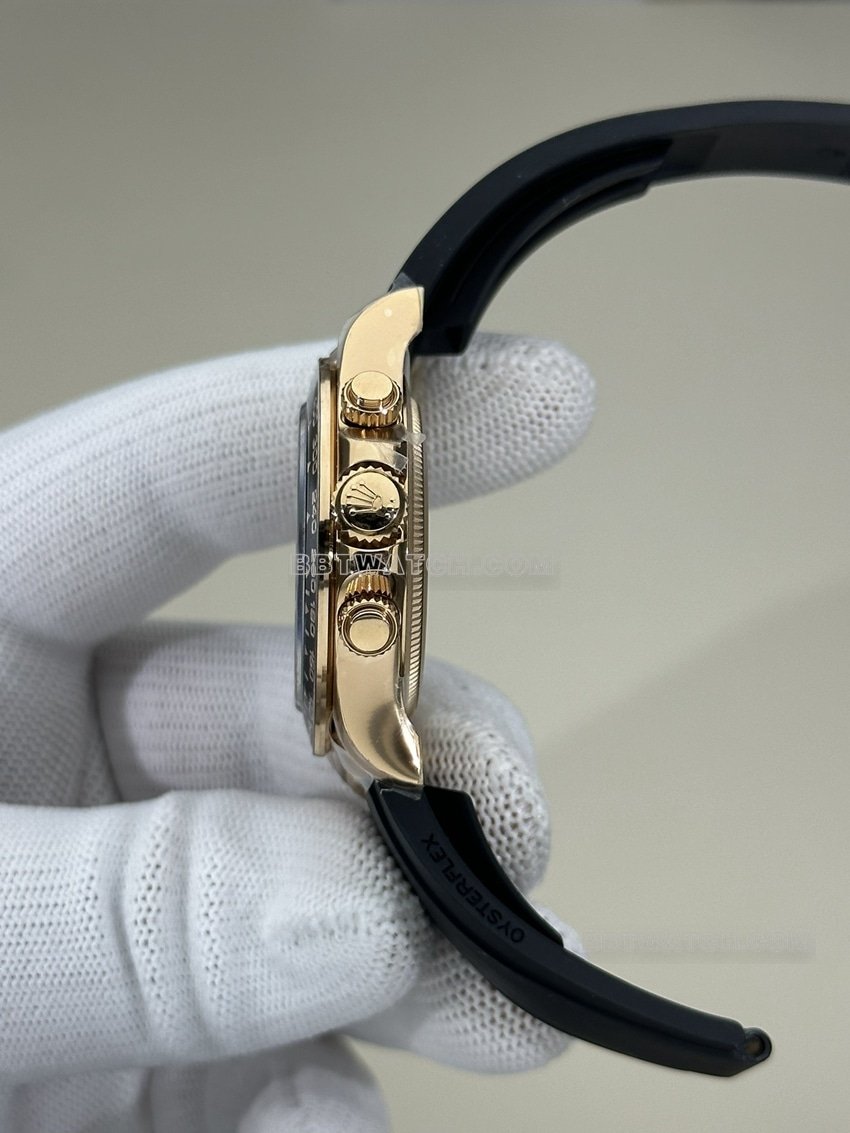 Clean FactoryRolexDaytonasuper cloneblack dialrose gold rubber model 126515side live photo