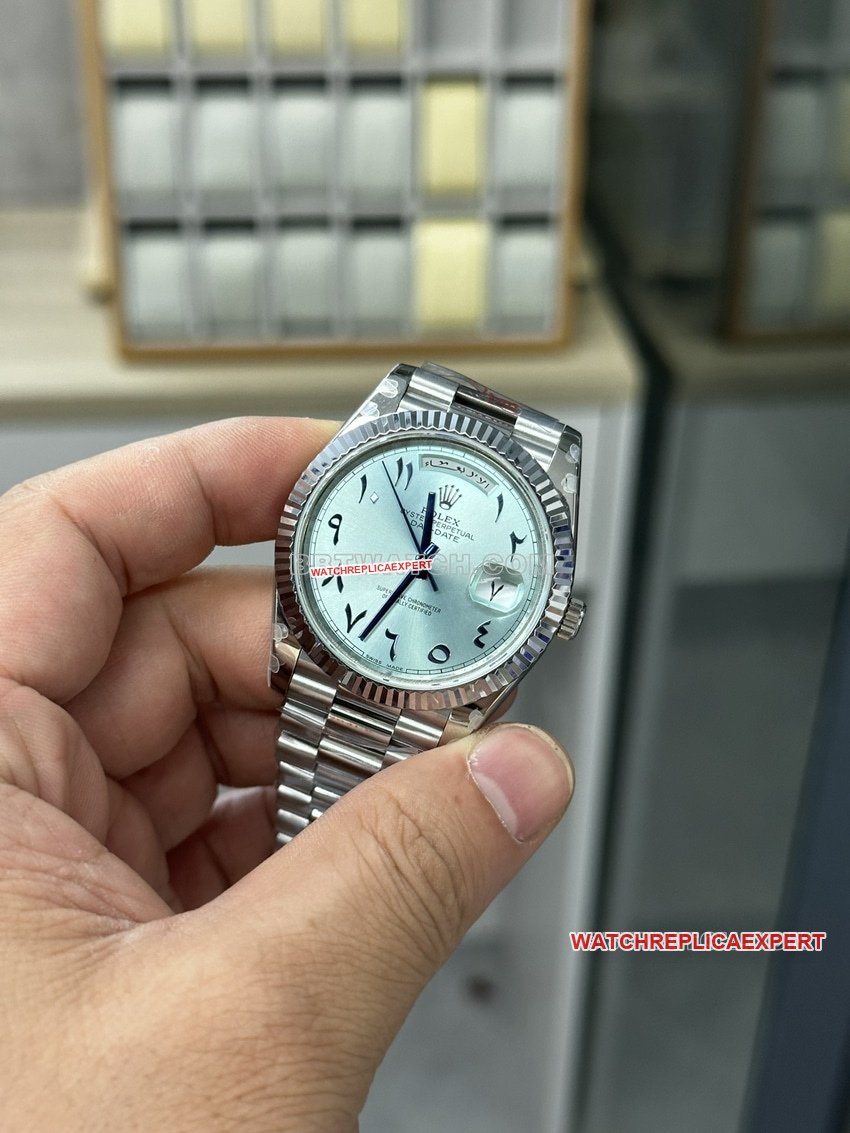 GM FactoryRolexDay-Date type top-tier replica ice blue dial Middle East time scale front live photo