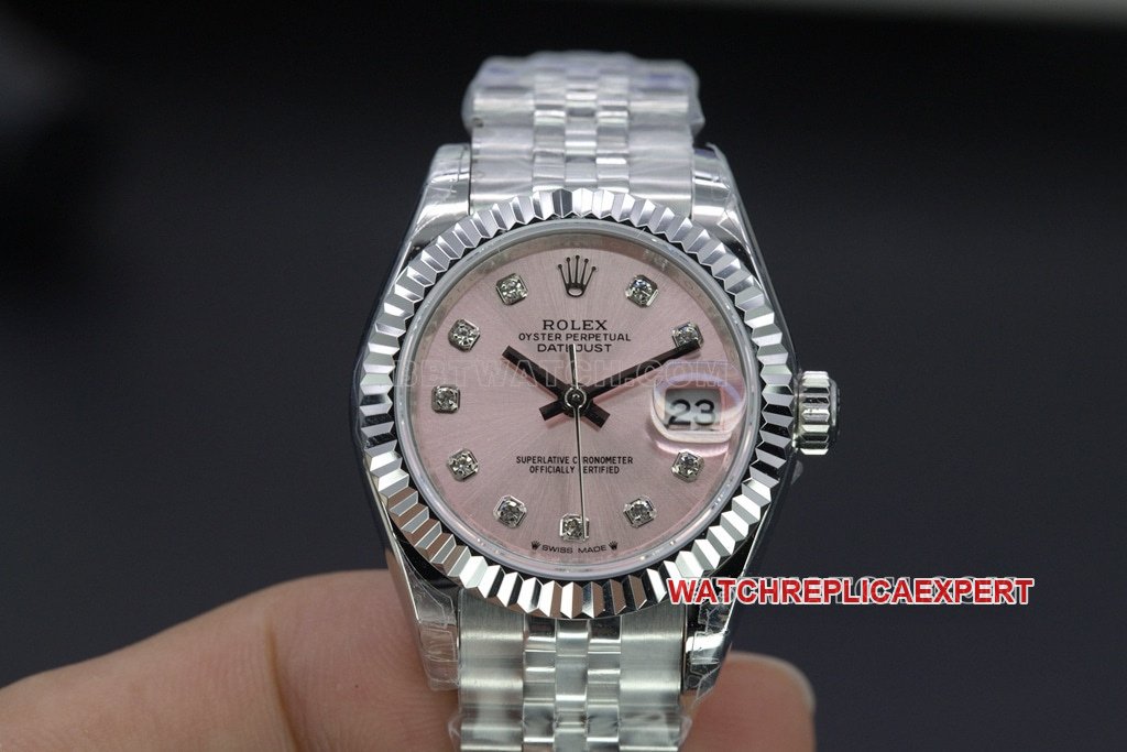 How to Adjust the Time and Date on a 1-1 Replica Watch