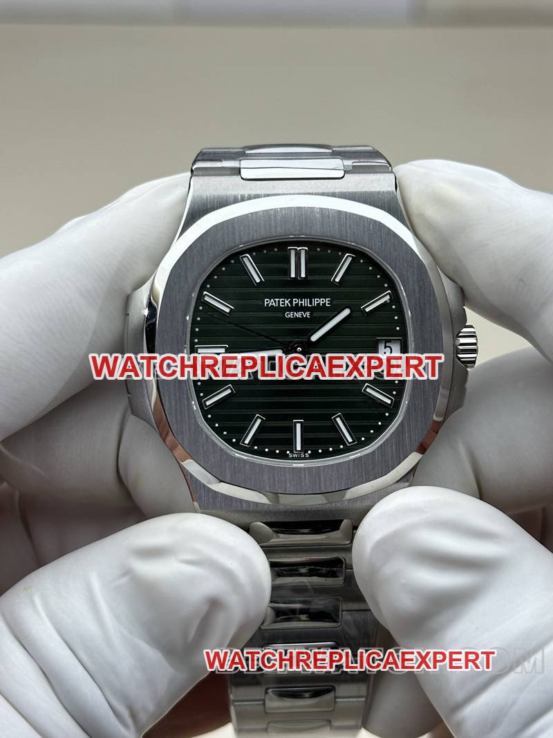 Patek Philippe BBF fábrica Nautilus mostrador verde 324 modelo de pulseira de aço com movimento mecânico — detailed review and buying guide | Watch Replica Expert