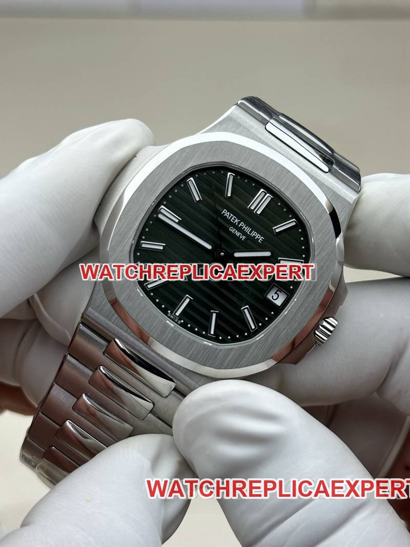 Patek Philippe super clone watch BBF factory Nautilusgreen dial324movementsteel bracelet model front live photo