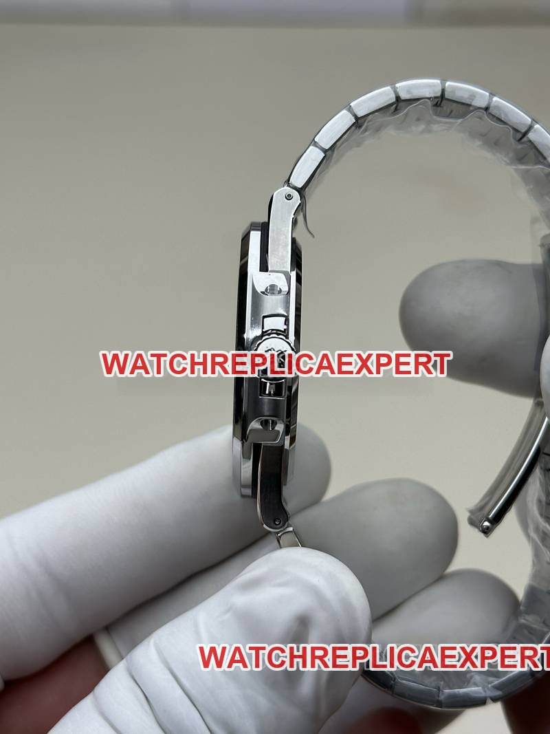 Patek Philippe super clone watch BBF factory Nautilusgreen dial324movementsteel bracelet model side live photo