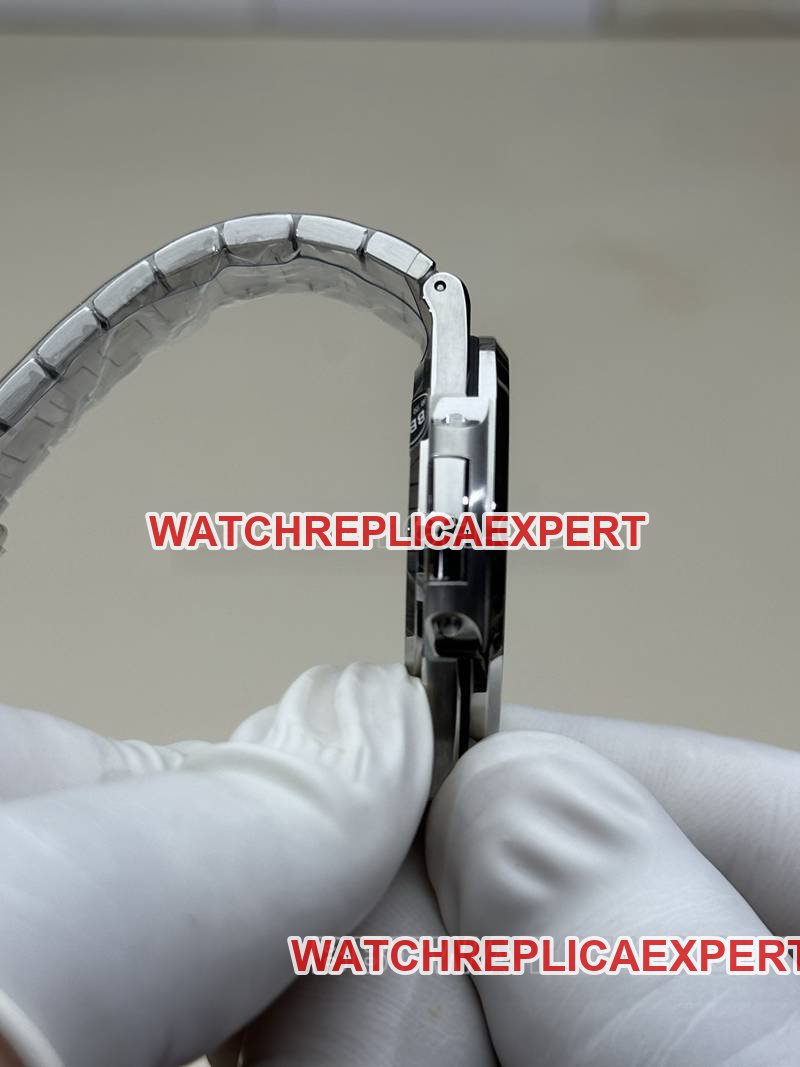 Patek Philippe super clone watch BBF factory Nautilusgreen dial324movementsteel bracelet model side live photo