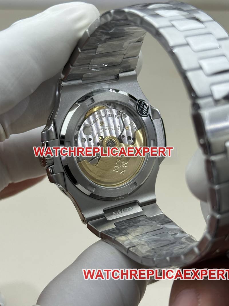 Patek Philippe super clone watch BBF factory Nautilusgreen dial324movementsteel bracelet caseback live photo